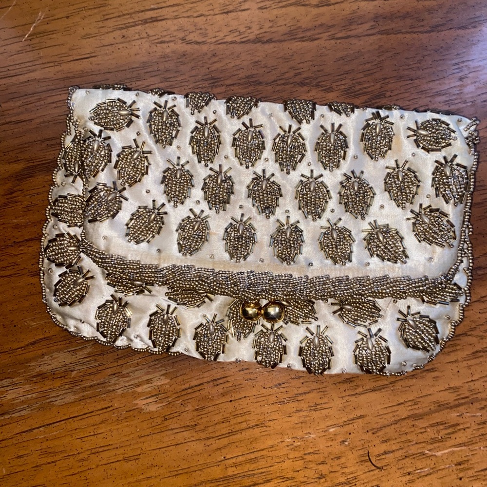 1950s-1960s Satin beaded clutch!